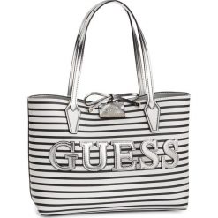 Torebka GUESS - Bobbi (AJ) HWAJ64 22150 SPS. Białe shopper Guess, z aplikacjami, ze skóry ekologicznej, klasyczne, na ramię, bez dodatków. Za 599.00 zł.