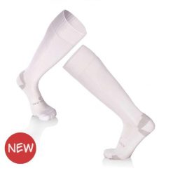 Skarpety piłkarskie 3/4 długości – białe. Białe skarpety TRY TO FLY, bez wzorów. Za 68.94 zł.