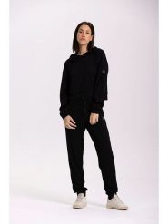 Onamaste Bluza "Mika" w kolorze czarnym rozmiar: S/M. Czarne bluzy Onamaste, m, bez wzorów, prążkowane, z kapturem. Za 176.08 zł.