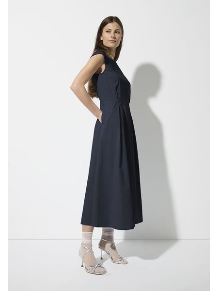 More & More Sukienka w kolorze granatowym rozmiar: 34. Niebieskie sukienki More & More, bez wzorów, bez kołnierzyka, bez ramiączek, midi. Za 164.95 zł.