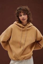 Bluza typu oversize z ociepleniem w kolorze DARK BISQUIT - AMBERLY-UNI. Brązowe bluzy Marsala, m, bez wzorów, z bawełny, bez kaptura. Za 299.90 zł.