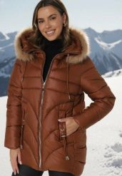 Brązowa Pikowana Kurtka o Trapezowym Kroju z Kapturem i Odpinanym Futerkiem Deolaine. Brązowe kurtki narciarskie Born2be, l, bez wzorów, z jeansu, z kapturem, narciarskie. Za 169.99 zł.