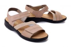 RIEKER 64587-60 beige, sandały damskie. Brązowe sandały Rieker, bez wzorów, z gumy, bez obcasa, na koturnie, bez zapięcia. Za 173.94 zł.