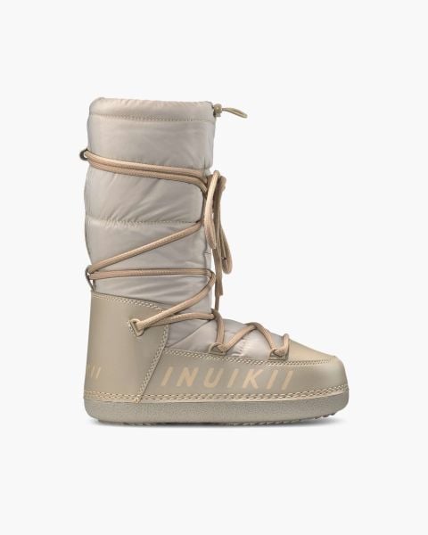 Inuikii Mountain Boot High Sand Śniegowce damskie. Brązowe trapery i śniegowce Inuikii, z materiału, przed kolano. Za 559.99 zł.
