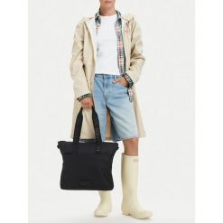 Torebka Hunter. Czarne shopper Hunter, bez wzorów, bez dodatków. Za 229.99 zł.