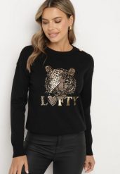 Czarny Sweter z Wiskozą Ozdobiony Napisem i Naszywką z Cyrkoniami Liliran. Czarne swetry Born2be, z aplikacjami, z jeansu, bez ramiączek. Za 129.99 zł.