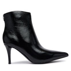 Botki Guess. Czarne botki Guess, z aplikacjami, bez obcasa, na szpilce, bez zapięcia. Za 674.99 zł.