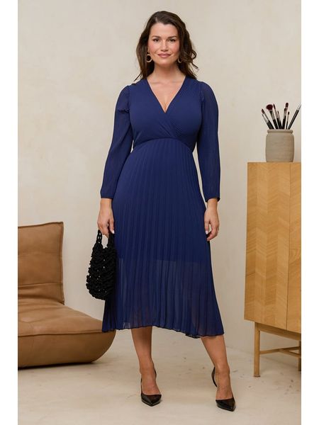 Curvy Lady Sukienka w kolorze granatowym rozmiar: 40/42. Niebieskie sukienki Curvy Lady, bez wzorów, klasyczne, bez kołnierzyka, bez ramiączek, maxi. Za 110.04 zł.