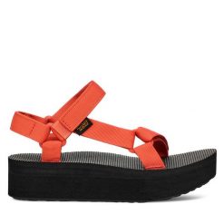 Sandały Teva. Czerwone sandały Teva, bez wzorów, bez obcasa, na koturnie, bez zapięcia. Za 259.99 zł.
