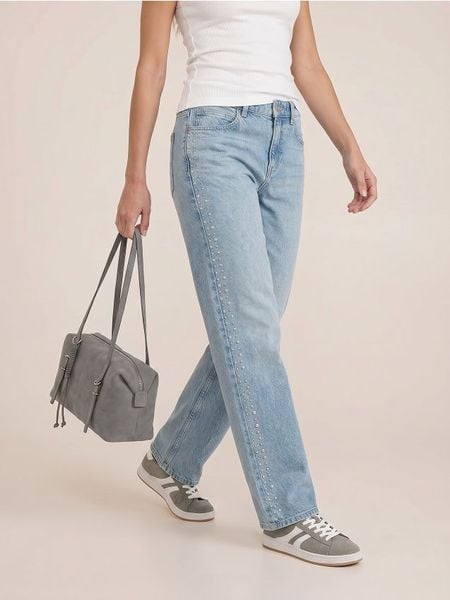 Jeansy straight z ćwiekami - niebieski. Niebieskie jeansy Sinsay, l, bez wzorów. Za 69.99 zł.
