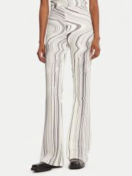Desigual Spodnie materiałowe Chiara 25WWPK02 Écru Flare Fit. Spodnie materiałowe Desigual, l, bez wzorów, z materiału. Za 379.99 zł.