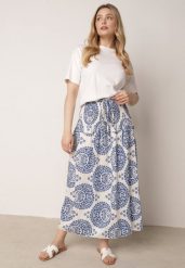 Niebieska Rozkloszowana Spódnica z Wiskozy z Wysokim Stanem i Etnicznym Wzorem Ari. Niebieskie spódnice Born2be, do pracy, z aplikacjami, z wiskozy, biznesowe, midi, dopasowane. Za 59.99 zł.