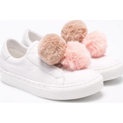 Tamaris - Buty. Czarne obuwie sportowe Tamaris, z materiału, bez zapięcia. W wyprzedaży za 179.90 zł.