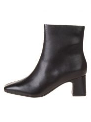 Clarks Skórzane botki "Fernie" w kolorze czarnym rozmiar: 39,5. Czarne botki Clarks, bez wzorów, ze skóry, bez obcasa, bez zapięcia. Za 304.95 zł.