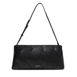 Torebka Calvin Klein. Czarne torebki klasyczne Calvin Klein, bez wzorów, bez dodatków. Za 349.99 zł.