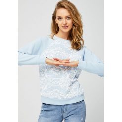 Modna bluza z motywem koronki. Niebieskie bluzy MOODO, l, bez wzorów, bez kaptura. Za 39.99 zł.