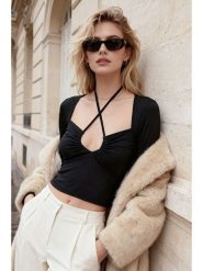 Trendyol Top w kolorze czarnym rozmiar: XL. Czarne topy Trendyol, xl, bez wzorów, bez kołnierzyka, bez ramiączek. Za 52.99 zł.