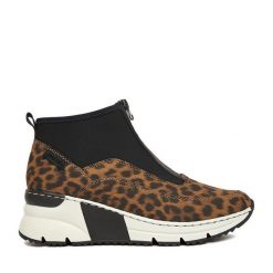 Botki Rieker. Czarne botki Rieker, bez wzorów, bez obcasa, na koturnie, bez zapięcia. Za 269.99 zł.