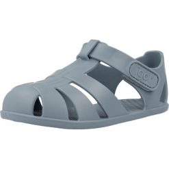 Sandały IGOR S10324 Niebieski. Niebieskie sandały Igor, bez wzorów, z gumy, bez obcasa, bez zapięcia. Za 134.99 zł.
