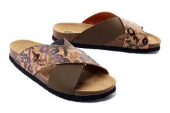 DR. BRINKMANN 700160-07 khaki, klapki damskie. Brązowe klapki Dr. Brinkmann, bez wzorów, bez obcasa. Za 143.92 zł.