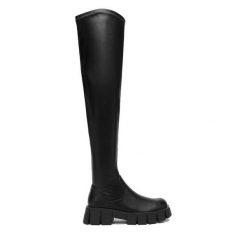 Muszkieterki DeeZee. Czarne kozaki DeeZee, bez obcasa, na płaskiej podeszwie, bez zapięcia. Za 249.99 zł.