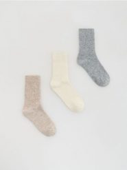 Skarpetki 3 pack - beżowy. Brązowe skarpety Reserved, bez wzorów. Za 59.99 zł.