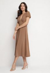 Brązowa Sukienka Rozkloszowana z Wiskozą z Poduszkami w Ramionach Awerla. Brązowe sukienki Born2be, na co dzień, l, bez wzorów, z wiskozy, eleganckie, bez kołnierzyka, bez ramiączek, midi, rozkloszowane. Za 129.99 zł.