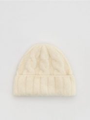 Czapka z wełną alpaki - złamana biel. Czapki Reserved, bez wzorów, z wełny. Za 59.99 zł.