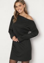 Ciemnoszara Asymetryczna Sukienka z Wiskozą z Dekoltem w Łódkę i Marszczeniem przy Talii Sofilda. Szare sukienki Born2be, na co dzień, l, bez wzorów, z jeansu, klasyczne, z asymetrycznym kołnierzem, bez ramiączek, asymetryczne. Za 99.99 zł.