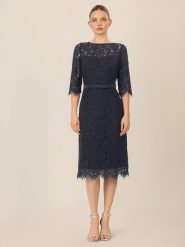 APART Sukienka w kolorze granatowym rozmiar: 46. Niebieskie sukienki Apart, bez wzorów, z koronki, bez kołnierzyka, bez ramiączek, midi. Za 295.99 zł.