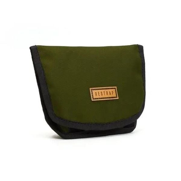 Torba z paskiem Restrap Hip Pouch. Zielone torby na ramię RESTRAP, bez wzorów, eleganckie, bez dodatków. Za 129.00 zł.