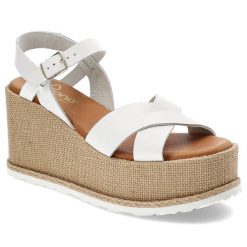 Białe Sandały Yokono Stylowe Obuwie Damskie. Białe sandały Yokono, bez wzorów, ze skóry, eleganckie, bez obcasa, na koturnie, bez zapięcia. Za 289.00 zł.