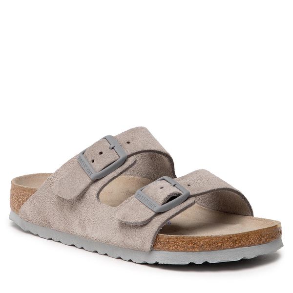 Klapki Birkenstock. Szare klapki Birkenstock, bez wzorów, bez obcasa. Za 503.99 zł.
