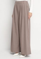 Jasnobrązowe Spodnie o Fasonie Palazzo z Wsuwanymi Kieszeniami Adivena. Brązowe spodnie materiałowe Born2be, na co dzień, bez wzorów, z jeansu, z podwyższonym stanem, długie. Za 99.99 zł.