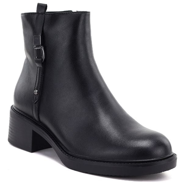Skórzane botki damskie na klocku czarne Sergio Leone. Czarne botki Sergio Leone, bez wzorów, ze skóry, bez obcasa, bez zapięcia. Za 219.99 zł.
