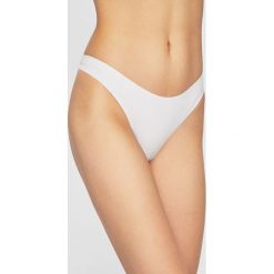 Triumph - Stringi Sporty Micro. Białe stringi Triumph, bez wzorów, z dzianiny. W wyprzedaży za 34.90 zł.