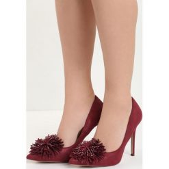 Bordowe Szpilki Smell of Roses. Czerwone szpilki Born2be, bez wzorów, ze szpiczastym noskiem, bez obcasa, na szpilce, bez zapięcia. Za 29.99 zł.
