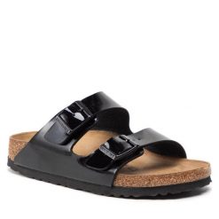 Klapki Birkenstock. Czarne klapki Birkenstock, bez wzorów, bez obcasa. Za 329.99 zł.