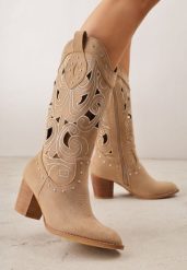Ciemnobeżowe Botki Kowbojki VICES na Obcasie z Ażurową Cholewką z Nitami Rienatea. Brązowe botki Born2be, z aplikacjami, z jeansu, bez obcasa, na obcasie, bez zapięcia. Za 189.99 zł.