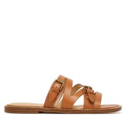 Klapki Guess. Brązowe klapki Guess, z aplikacjami, bez obcasa. Za 549.99 zł.