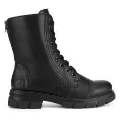 Botki Rieker. Czarne botki Rieker, bez wzorów, bez obcasa, na płaskiej podeszwie, bez zapięcia. Za 351.99 zł.