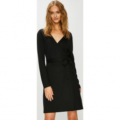 Calvin Klein - Sukienka. Czarne sukienki Calvin Klein, na co dzień, bez wzorów, z dzianiny, casualowe, bez kołnierzyka, bez ramiączek, mini, proste. W wyprzedaży za 399.90 zł.