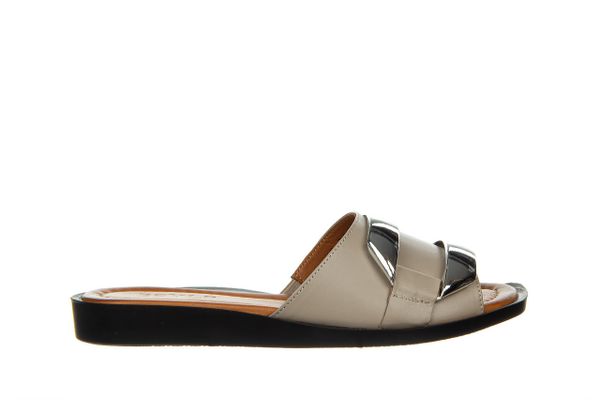 Klapki Bayla-161 037 34 04 Hat 161450, Szary, Skóra naturalna - 40. Szare klapki Bayla, z aplikacjami, z materiału, bez obcasa. W wyprzedaży za 169.00 zł.