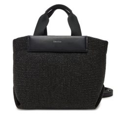 Torebka Calvin Klein. Czarne torebki klasyczne Calvin Klein, bez wzorów, bez dodatków. Za 289.99 zł.
