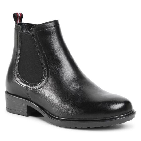 Botki Lasocki. Czarne botki Lasocki, bez wzorów, bez obcasa, na płaskiej podeszwie, bez zapięcia. Za 102.99 zł.