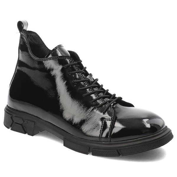 Czarne Botki Venezia Modne Buty Damskie. Czarne botki Venezia, bez wzorów, z lakierowanej skóry, bez obcasa, bez zapięcia. Za 409.00 zł.