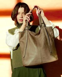 Shopper bag skórzany MARCO MAZZINI beż taupe v201d. Shopper bez wzorów, ze skóry, bez dodatków. Za 569.05 zł.