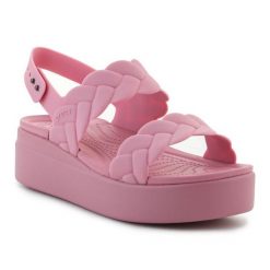 Sandały Crocs Brooklyn Woven Low Wedge 209977-6XX różowe. Czerwone sandały bez wzorów, bez obcasa, na koturnie, bez zapięcia. Za 367.32 zł.