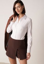 Brązowe Spódnico-Szorty z Wysokim Stanem Zdobione Rozcięciem Crethoesa. Brązowe szorty Born2be, z aplikacjami, z materiału, z podwyższonym stanem. Za 79.99 zł.