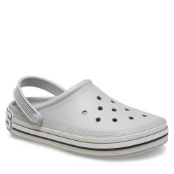 Klapki Crocs. Czerwone klapki Crocs, bez wzorów, bez obcasa. Za 119.99 zł.
